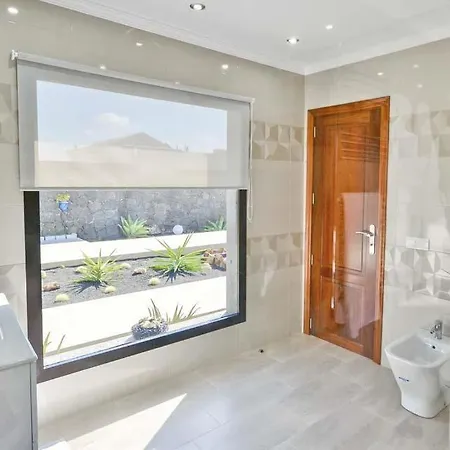 Playa Blanca Sleeps 6 Pool Air Con Wifi * Playa Blanca (Lanzarote)