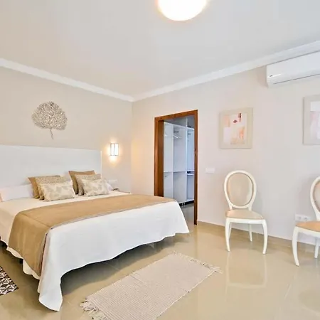 Playa Blanca Sleeps 6 Pool Air Con Wifi Villa
