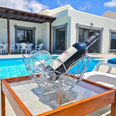 Playa Blanca Sleeps 6 Pool Air Con Wifi *